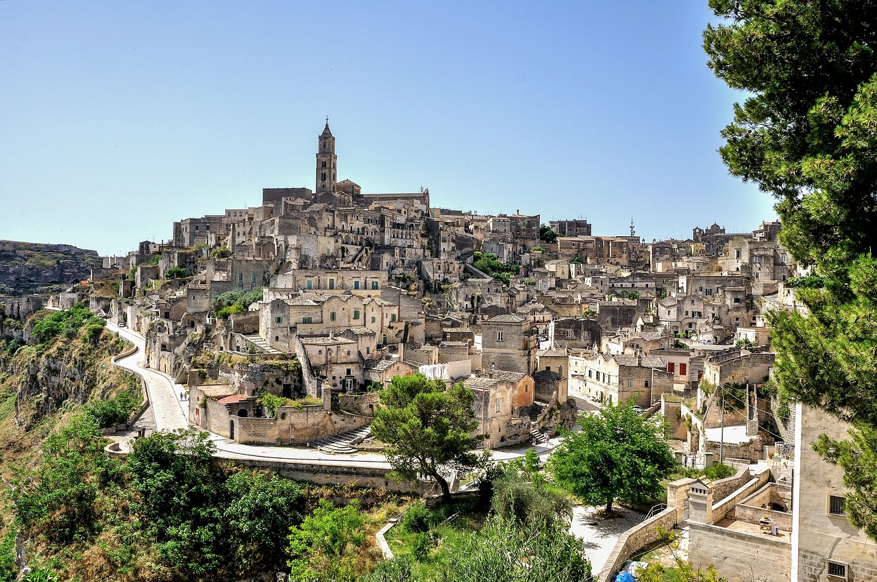 Vista panoramica dei Sassi di Matera dal suggestivo paese lucano.