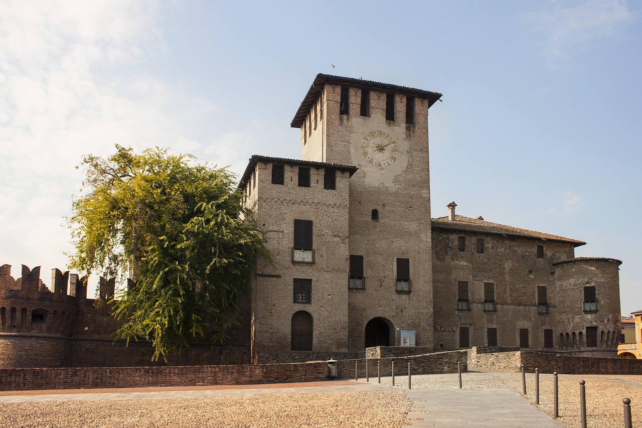 Palazzi storici di Ferrara, architettura affascinante e dettagli che raccontano la storia della città.