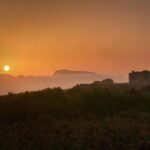 Panorama romantico dell'isola di Pantelleria, con mare cristallino e paesaggi mozzafiato.