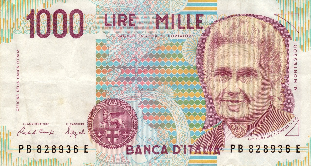 Due monete da 500 lire bimetalliche su sfondo bianco, simbolo di valore collezionistico.