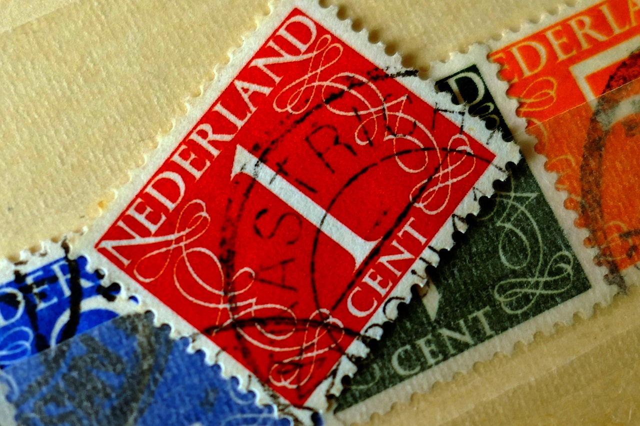 Immagine di un buono postale con il tasso d'interesse al 7% e requisiti per la richiesta.