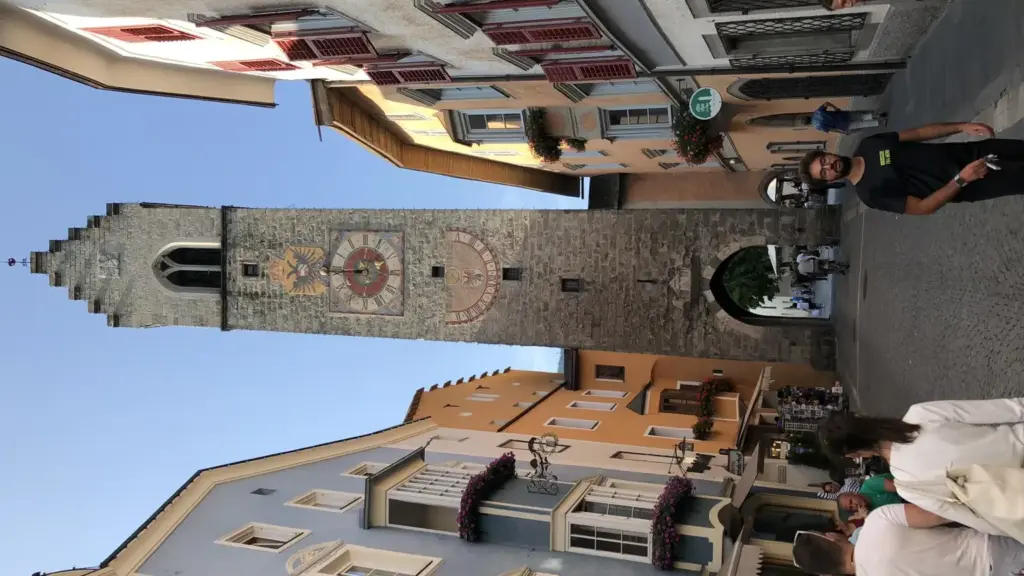 Vipiteno e la Torre delle Dodici: come usarla come punto di riferimento per leggere il centro storico