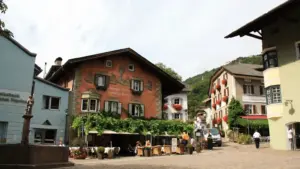 Chiusa, la città degli artisti: cosa osservare oltre la cartolina della Valle Isarco