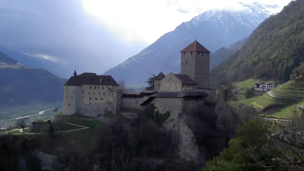 Castel Tirolo sulla Via Romanica: come collegare castelli, chiese e paesaggio in un itinerario culturale