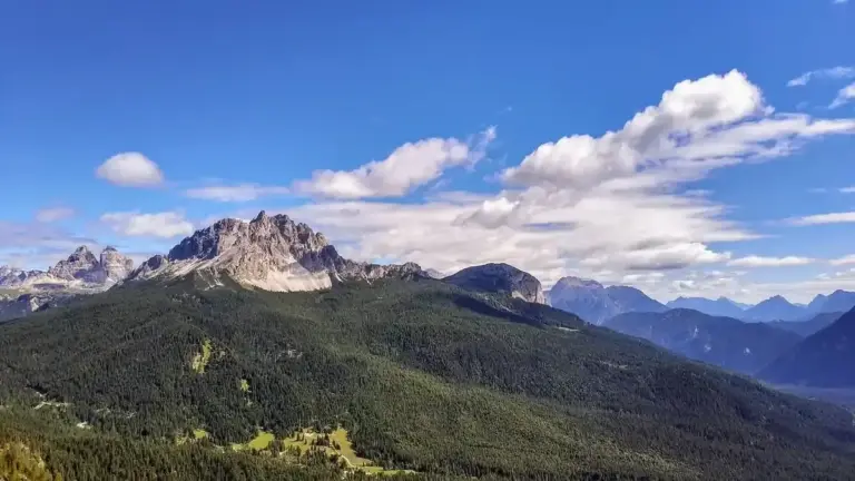 Renon senza fretta: perché altopiano, paesi e panorami richiedono tempi diversi da una semplice escursione mordi e fuggi