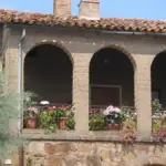 Egna e i portici: perché l’architettura del borgo racconta la sua posizione sulle antiche vie commerciali
